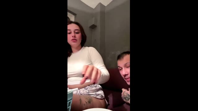Sevgilisinin Bacaklarinda Twerk Yapiyor — Naz Elbir Türk İfşa